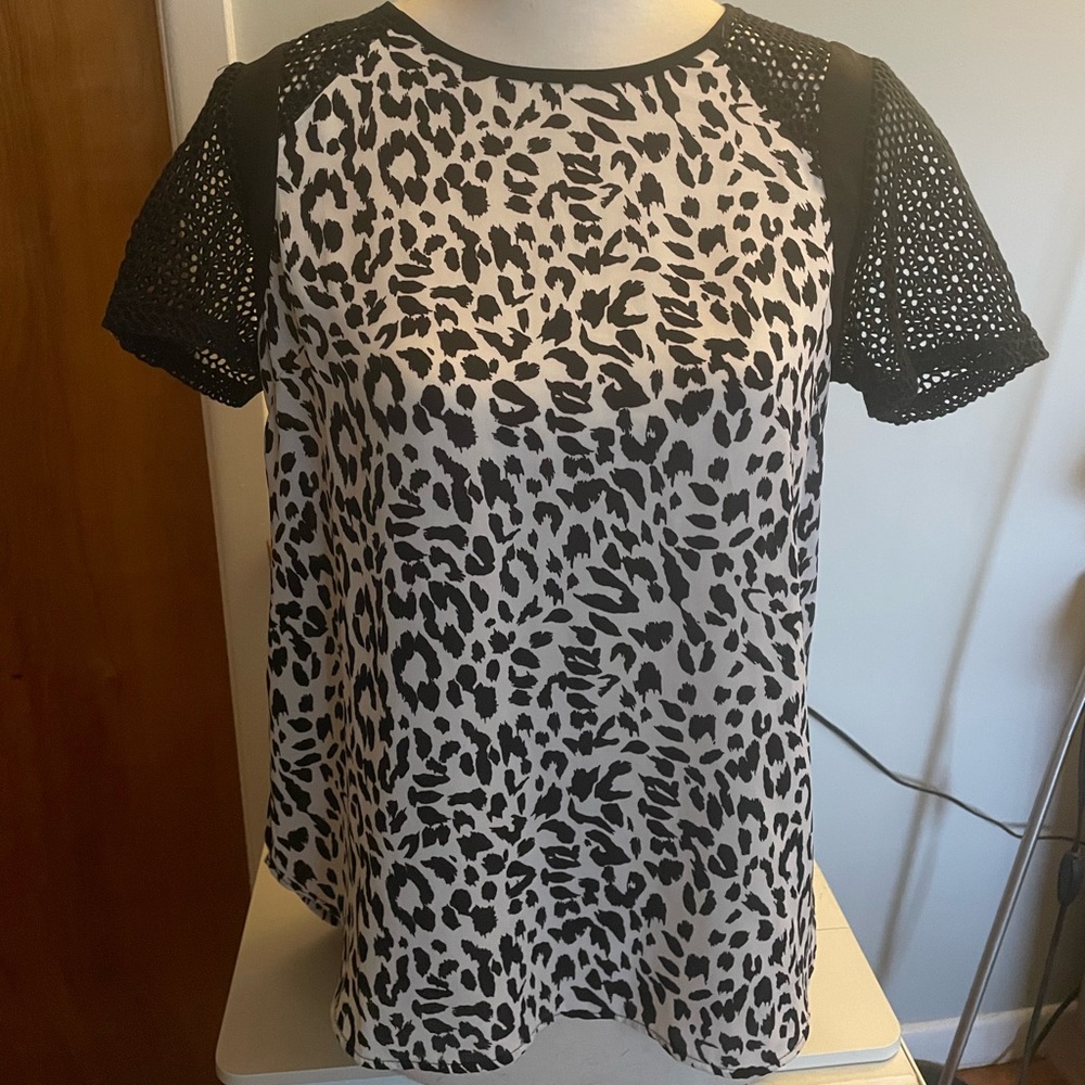 Daniel Rainn Black and White Short Sleeve Blouse